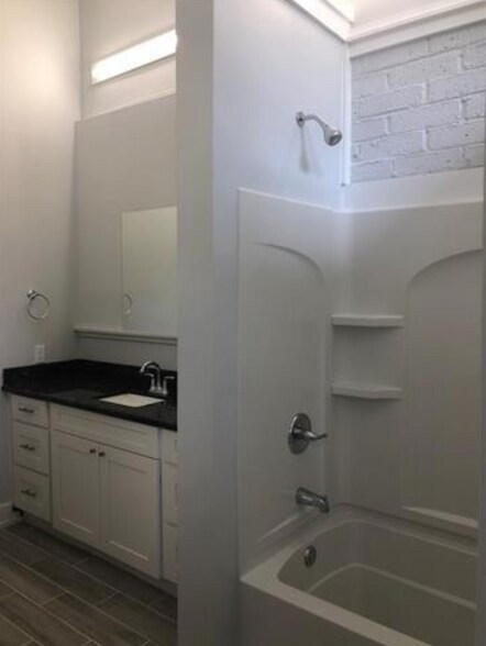 Downstairs bathroom - 19435 Slemmer Rd