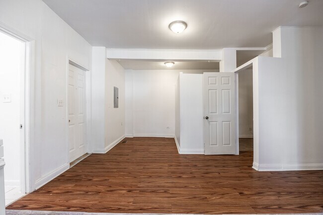 Building Photo - 1900 S Throop St