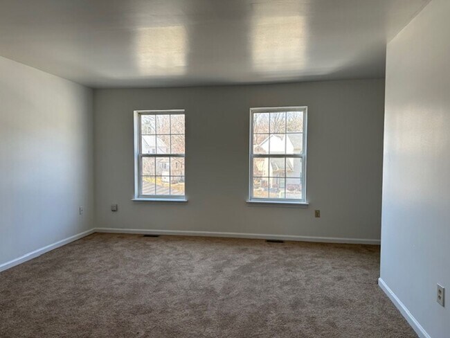 Building Photo - 26 Petersburg Ln