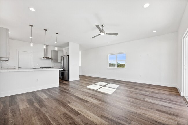 Building Photo - 22 Maiaku St