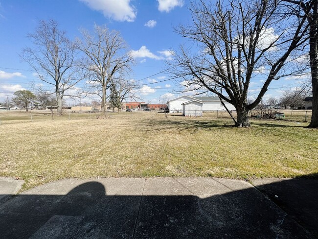 Building Photo - Fenced Backyard