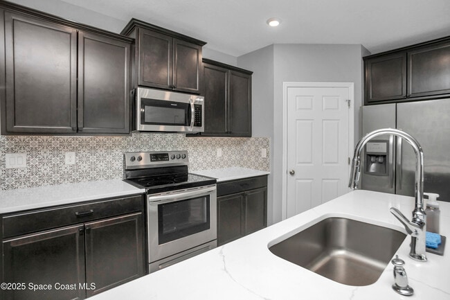 Building Photo - 975 Newton Cir