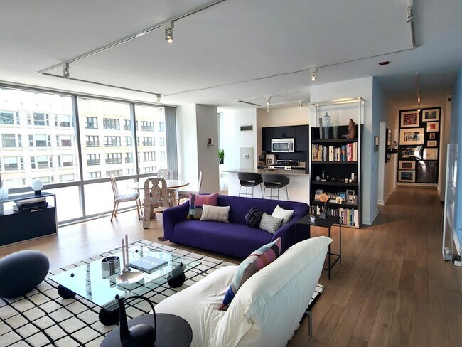 Building Photo - 8 E Randolph St