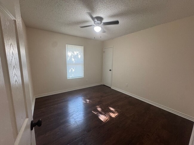 Building Photo - 1402 Miranda Ave