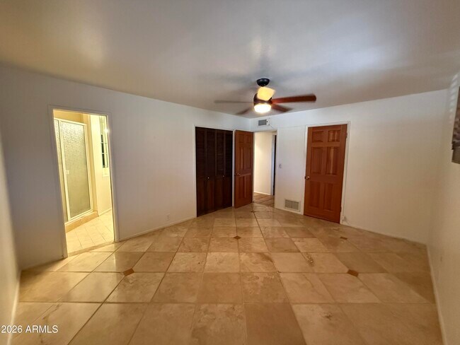 Building Photo - 2114 S La Rosa Dr