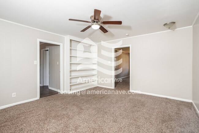 Building Photo - 102 Oakdale Dr