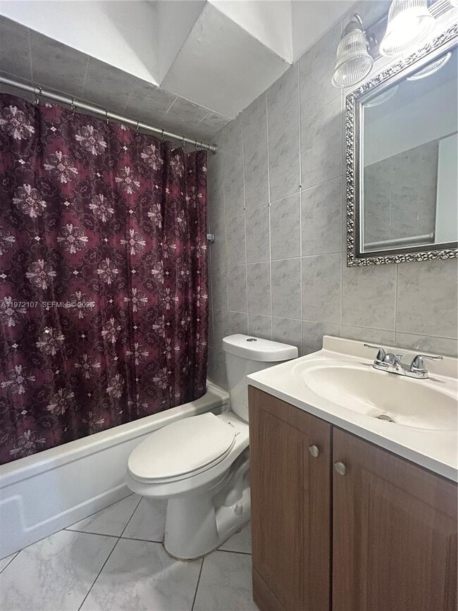 Building Photo - 121 Golden Isles Dr