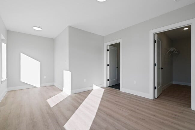 Building Photo - 25 2nd St