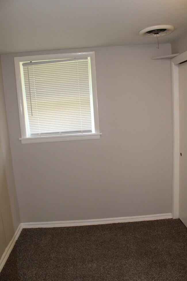Building Photo - 2bed 1 bath in Independence off Chrysler