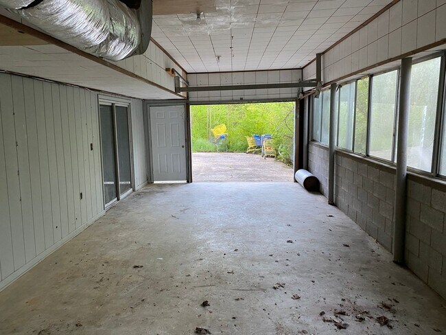 Building Photo - Newly remodeled 2 bed 1 bath home in Red B...