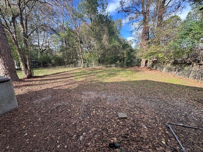 Building Photo - Cute 3 bedroom house!