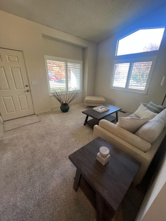 Building Photo - Clean Executive Rental Available Now