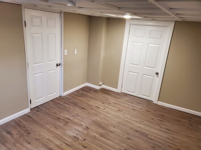 Building Photo - Coming soon! Spacious 3 Bed 2 Bath Home!