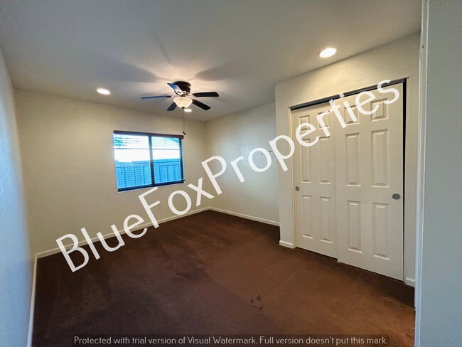 Building Photo - 3021 E Linden St