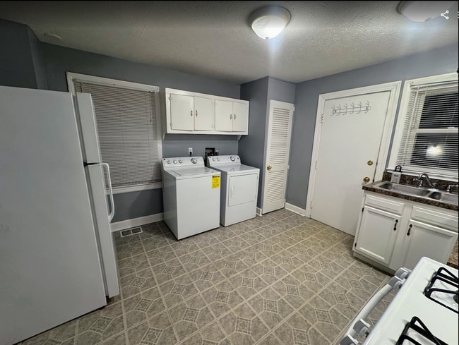 Building Photo - 4BR w/ Detached Garage near Downtown Louisville