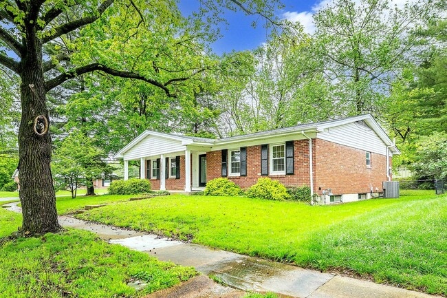 Building Photo - 3-Bedroom Home in Lindbergh School District Near Mercy St. Anthonys Hospital – Prime Location!