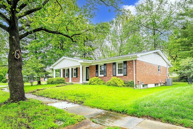 Building Photo - Lindbergh School District Near Mercy St. Anthonys Hospital – Prime Location!