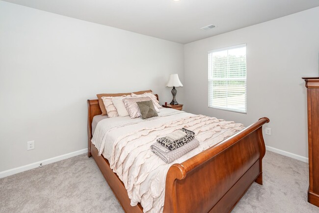Building Photo - 3 Bedroom 2.5 Bath Single Family Home in W...