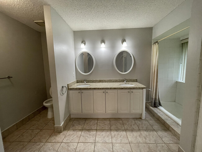 Building Photo - 9173 Tivoli Pl