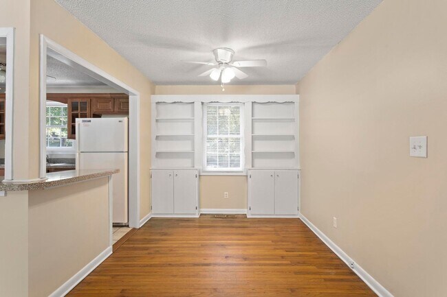 Building Photo - Northwoods Cutie!