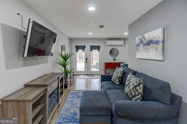 Building Photo - 4915 Lake Forest Dr SE