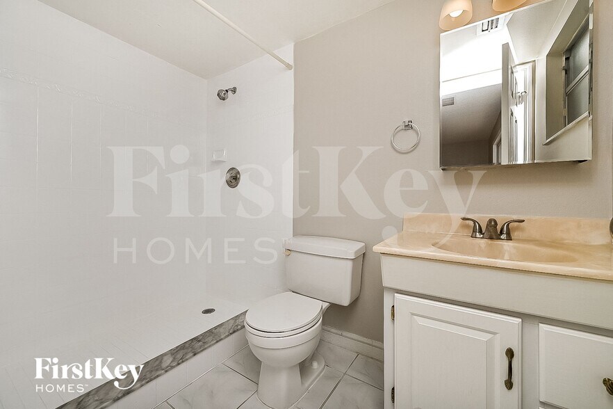 Building Photo - 6222 Palmview Ct