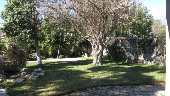 Building Photo - 37799 Amber Ln