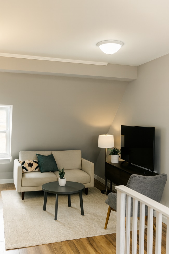 Top (3rd) floor mini living room - 439 Park Rd NW