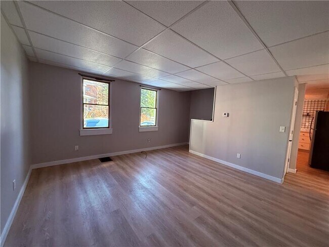 Building Photo - 32 Cherry St