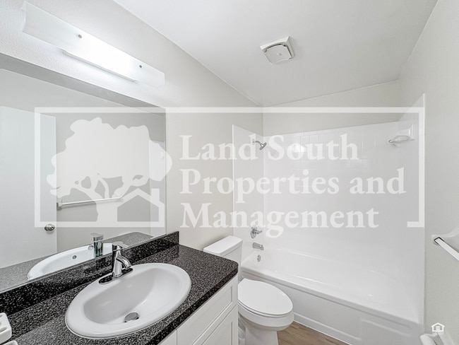 Building Photo - 724 Angelina Ln