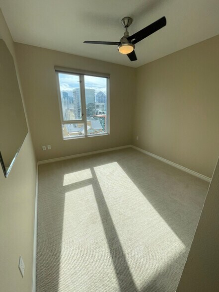 Building Photo - 300 W Beech St