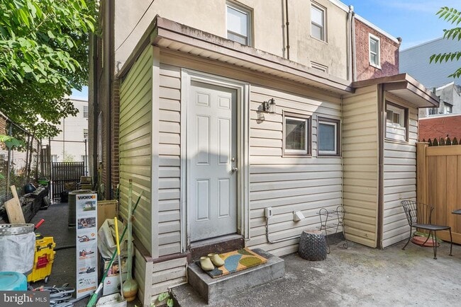 Building Photo - 2734 Edgemont St