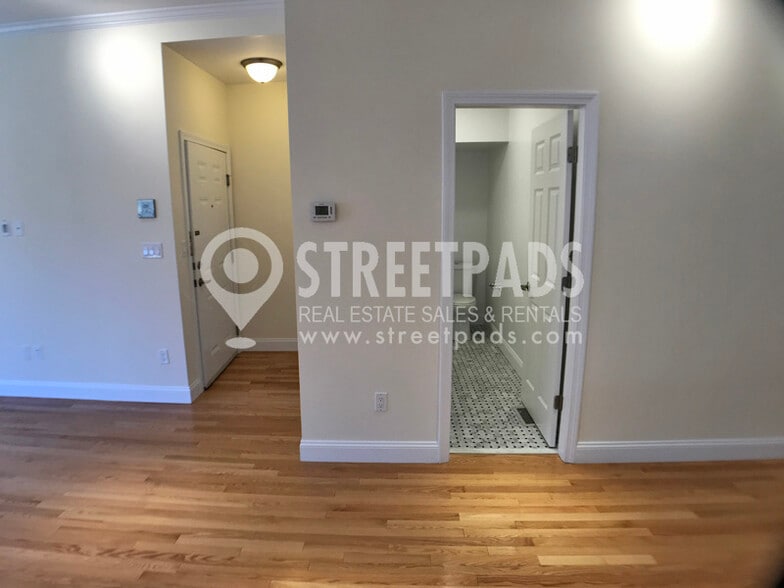 Building Photo - 15 Langdon St