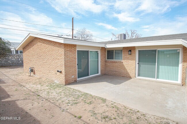 Building Photo - 3313 Cork Dr