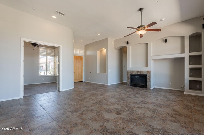 Building Photo - 6294 E Wilshire Dr