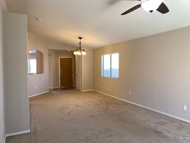 Building Photo - 3Bdm 2Ba Home, Popular Location, Available...