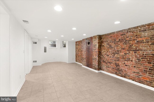 Building Photo - 1734 Q St NW