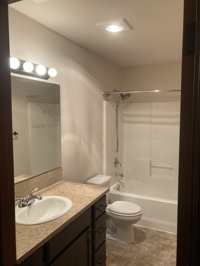 Building Photo - 24215 10th Ave S