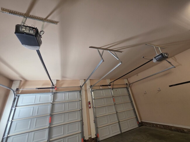 Building Photo - Spacious 4-Bedroom Home for Rent in Kings ...