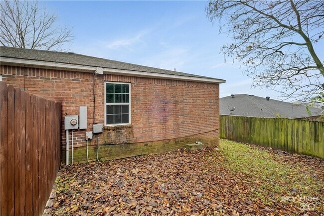 Building Photo - 731 Erika Ave
