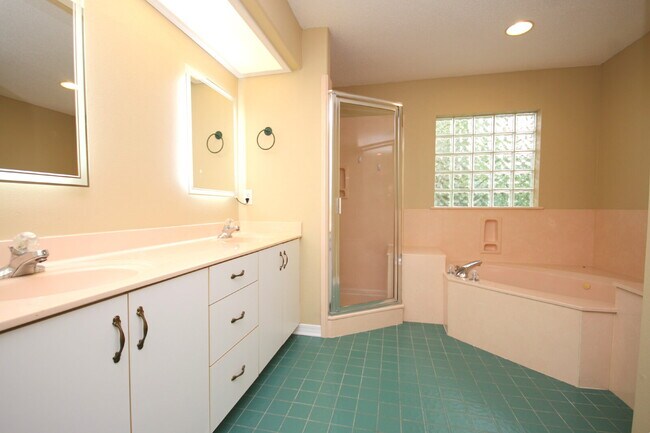 Building Photo - Spacious 4-Bedroom Cantonment Home with Sc...