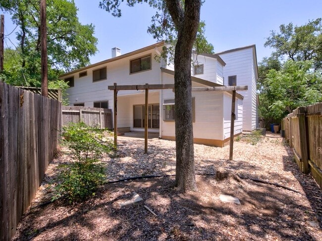 Building Photo - 8402 Tallwood Dr