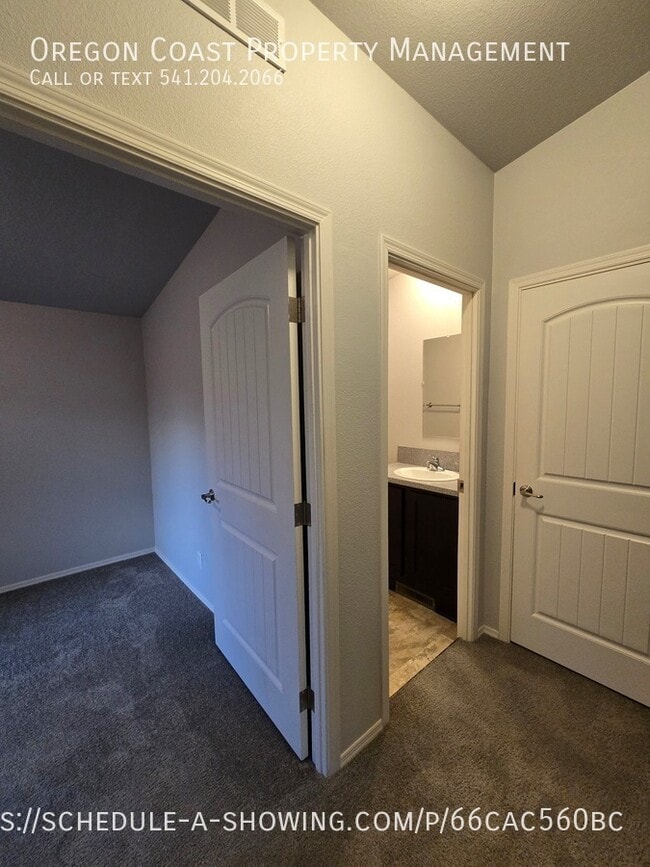 Building Photo - 15 N Hillside Dr