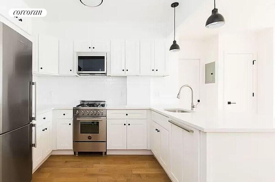 Building Photo - 1229 Putnam Ave