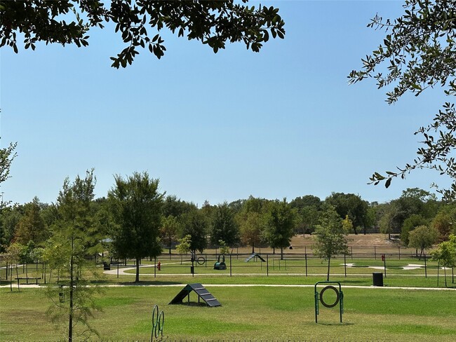 Building Photo - 9022 Westwillow Dr