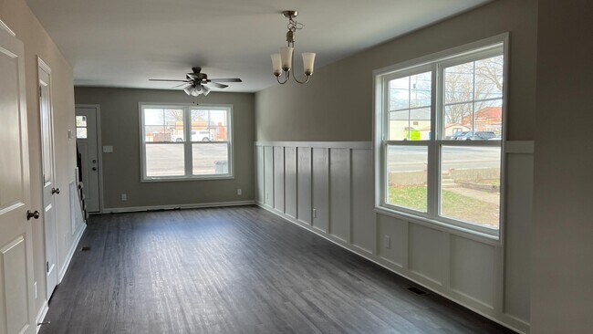 Building Photo - 724 Commerce St