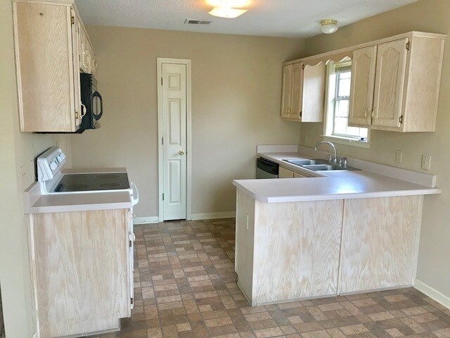 Building Photo - Now Leasing A 3 Bedroom 2 Bath Home In Cordova