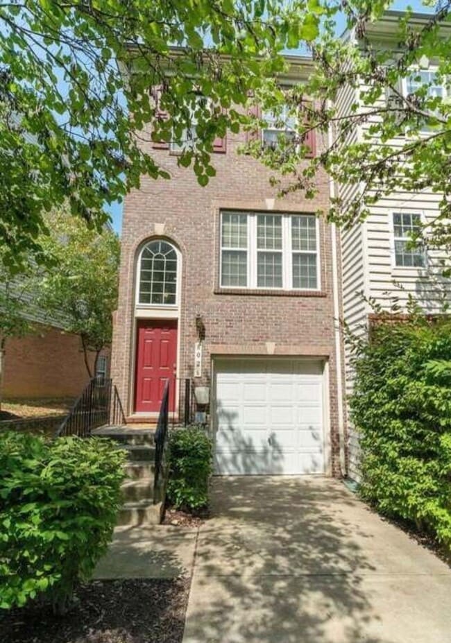 Building Photo - 8026 Pennington Dr