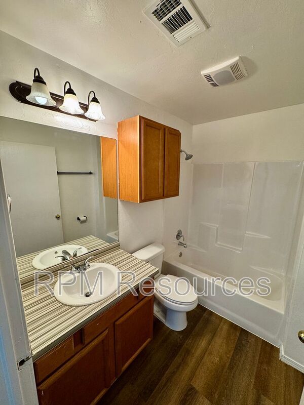 Building Photo - 7404 Park Meadow Dr