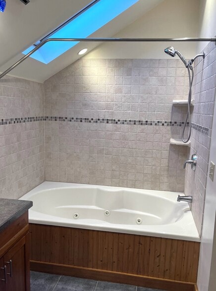 Jacuzzi Tub - 4312 Main St